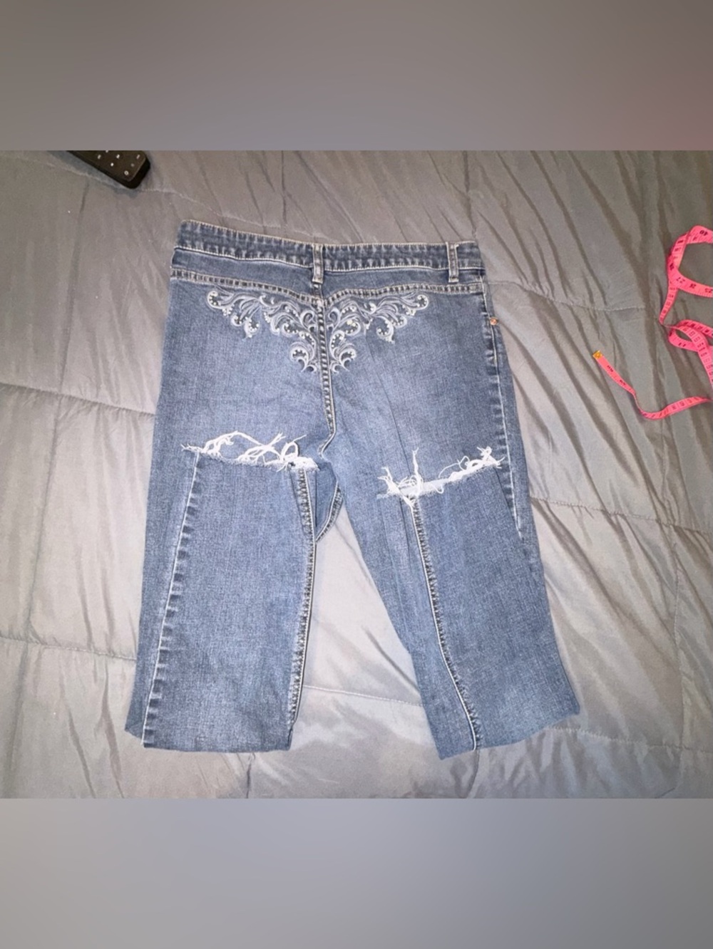 Cache Distressed Bootcut Jeans Size 8 Embroidered Back Y2K - Picture 10 of 10